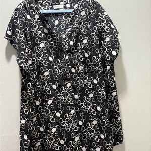 New York & Company Black and White Graphic Blouse